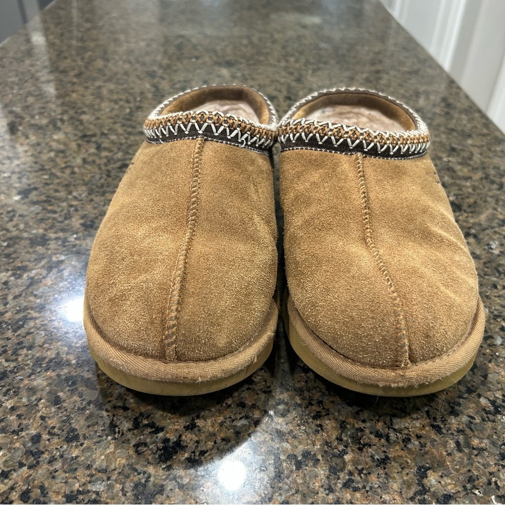 Tasman Ugg Slippers Chestnut size 9
